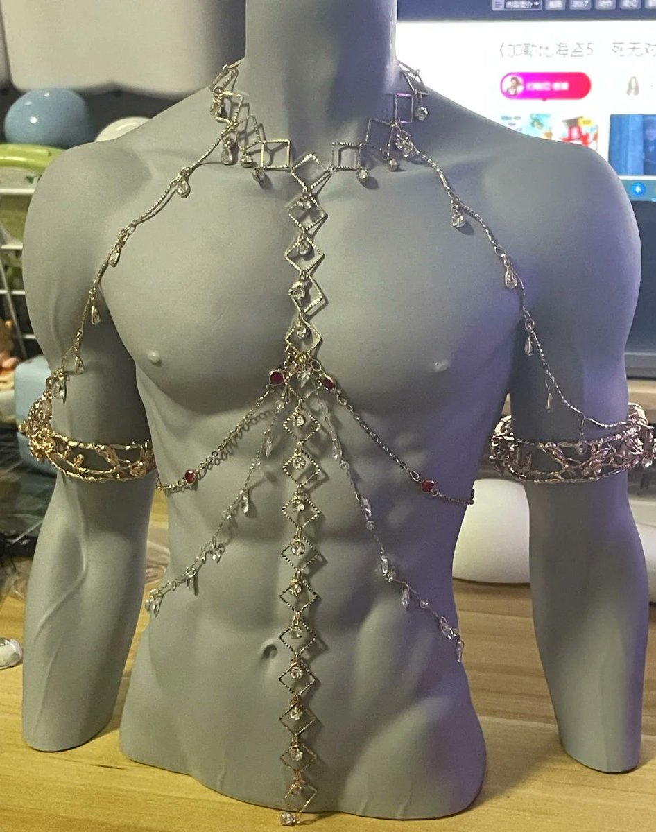kiwisclouds's tweet photo. Shuraka's gonna look so good wearing this bodychain like ?! https://t.co/QZ6bxW9puY