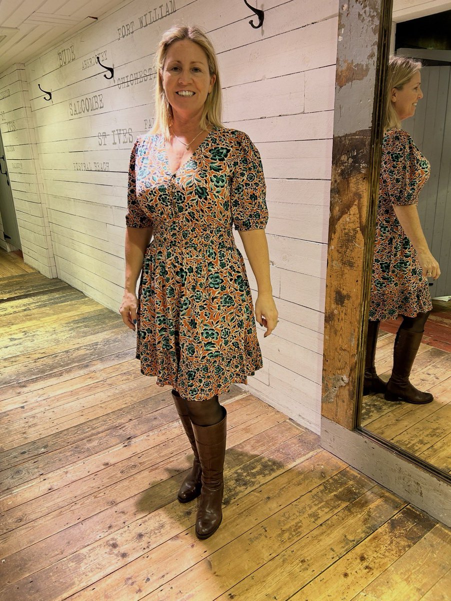 smokeyplaces20's tweet photo. Shopping at the Mall with my bestie today and picked up a few little bits from FatFace ❤️
Very casual outfit today: denim short skirt, dark tights and knee-high boots 👠
More at https://t.co/sp12xLswWR
#MallTrip #BestieTime #FatFace #DailyOOTD #UKStyle https://t.co/BFcywn96fy