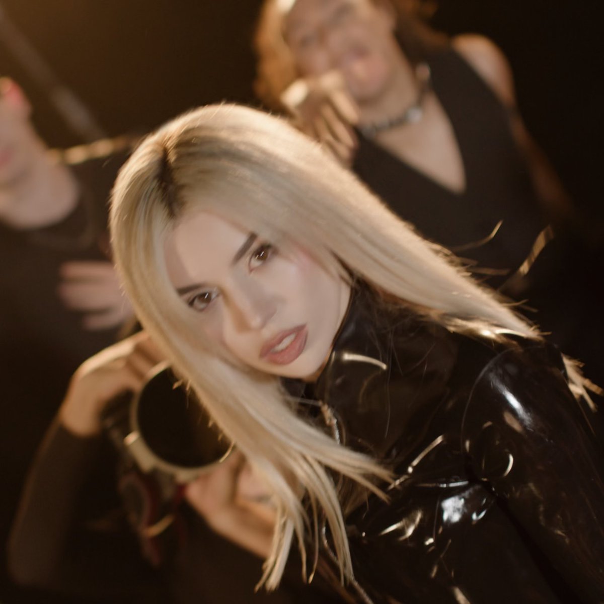 Info Ava Max tweet media