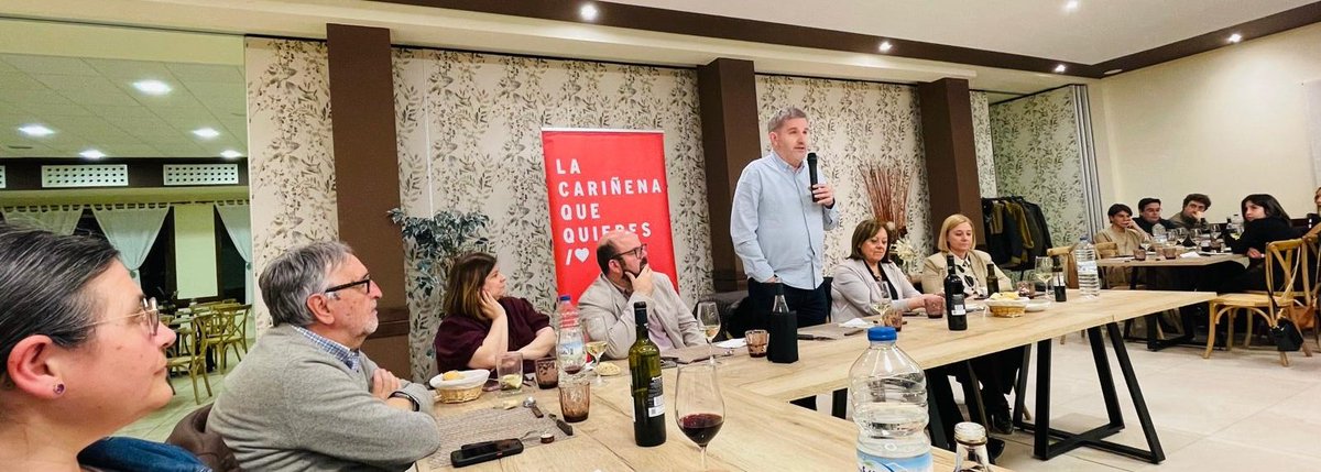 Darvilvil's tweet image. Este fin de semana pudimos escuchar en #Cariñena las reflexiones de @iurquizu sobre el futuro y los retos de la política para los próximos años. 

Entre buenas amistades, siempre es un placer, escuchar y aprender de una mente reflexiva, brillante y clara.

Enhorabuena Ignacio. 👏