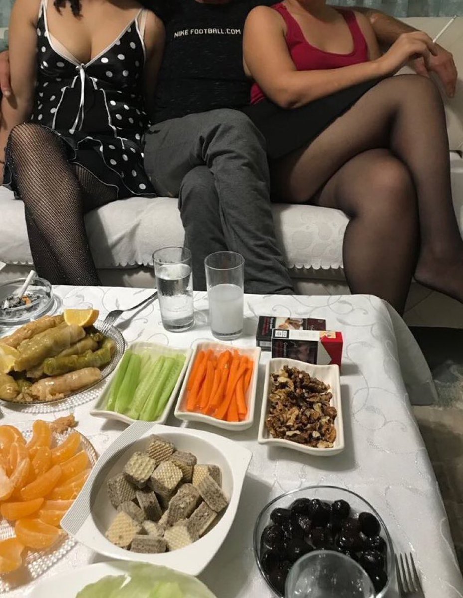 No Context tweet media