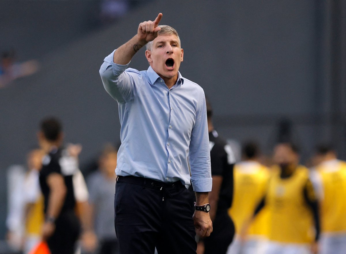 Sebastian tweet media