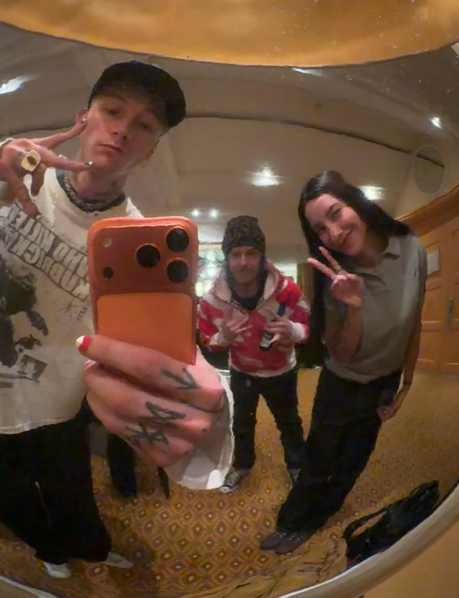 Blonde Don. ϟ @machinegunkelly. tweet media