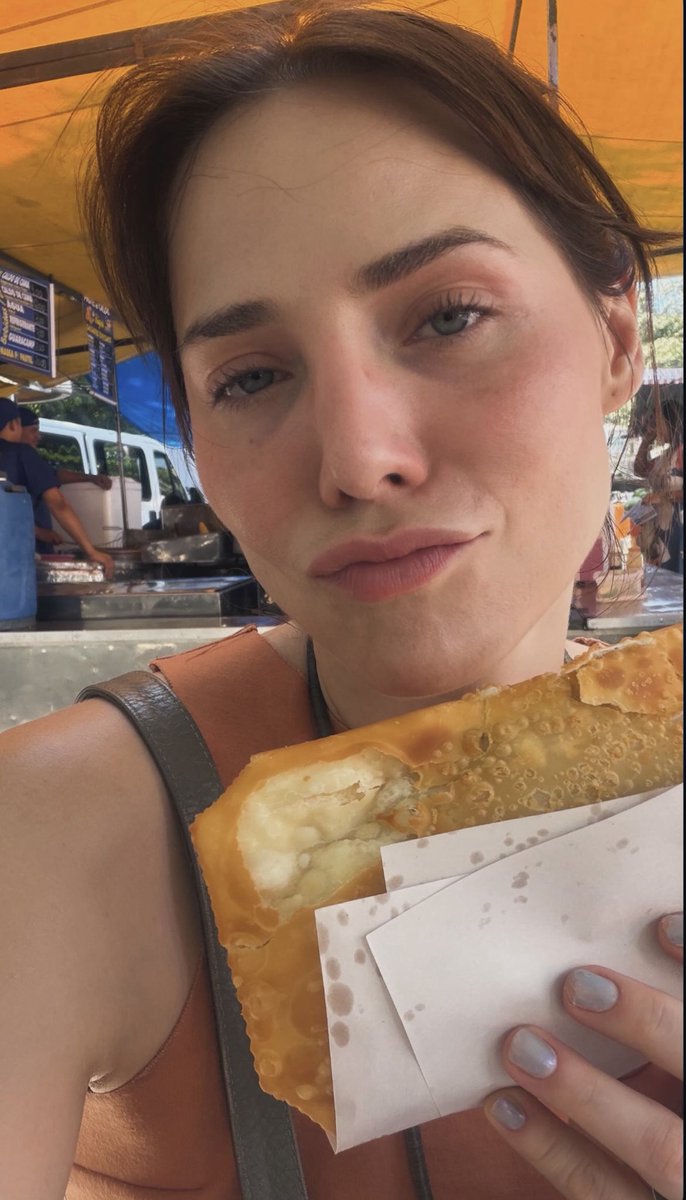 Letícia Colin tweet media