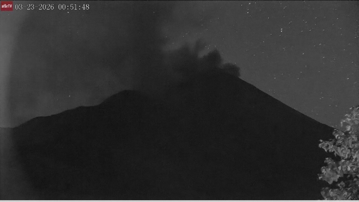 edgehead1144's tweet image. Infared mode, can’t tell if that’s degassing or ash emission 

#kanlaon