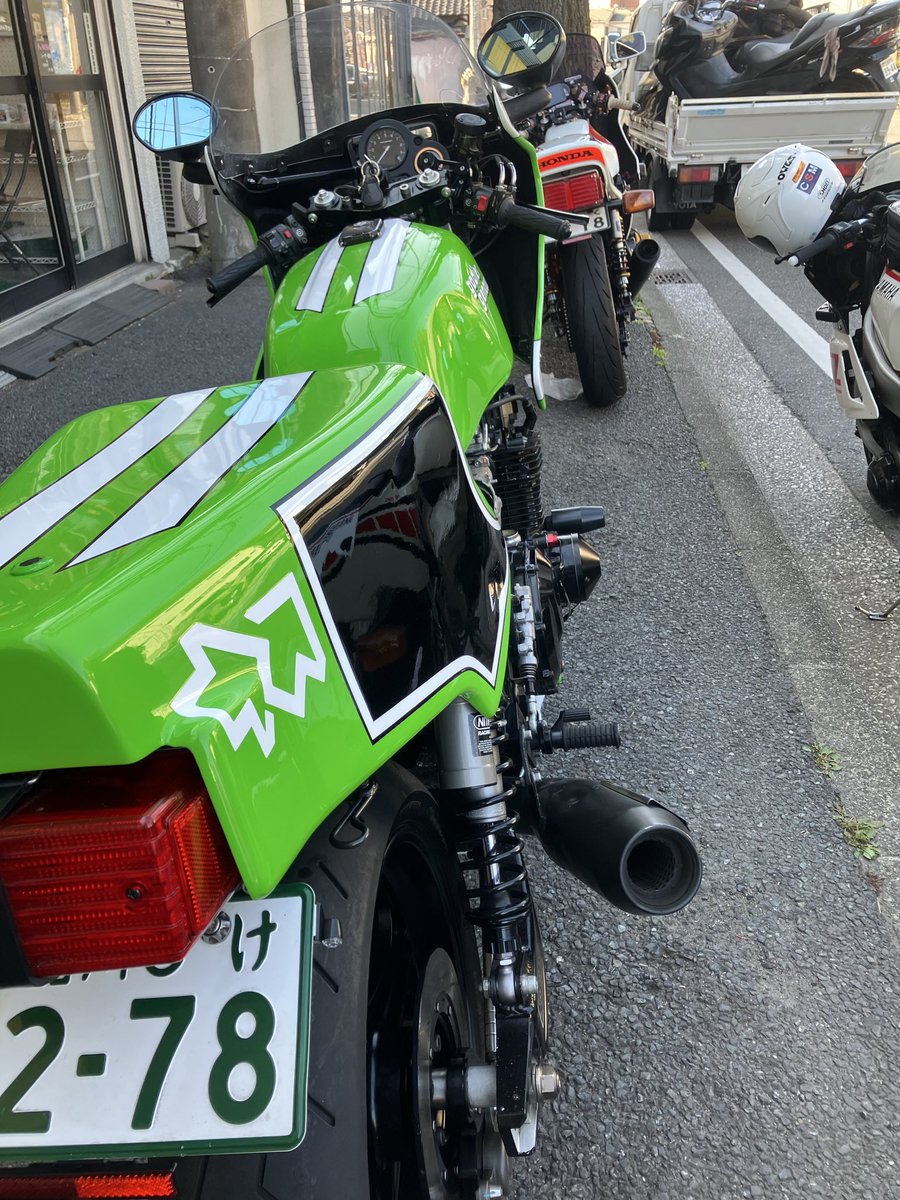 kz1076's tweet photo. 追いつかないな〜止まっていても
前の方はお留守のようで https://t.co/4SferDYlo0