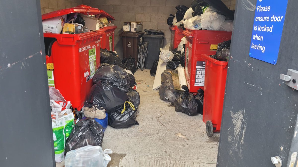 NABO_Official's tweet photo. Who'd have thunk it? The bins at Poynton get closed and this is Marple. Obv bins at Marple and Bosley will fill up quicker so will need emptied more frequently @CRTBoating @CRTNorthWest
#boatlife #joinedupthinking #asobviousasthenoseonyourface https://t.co/xhrjHHrIwV