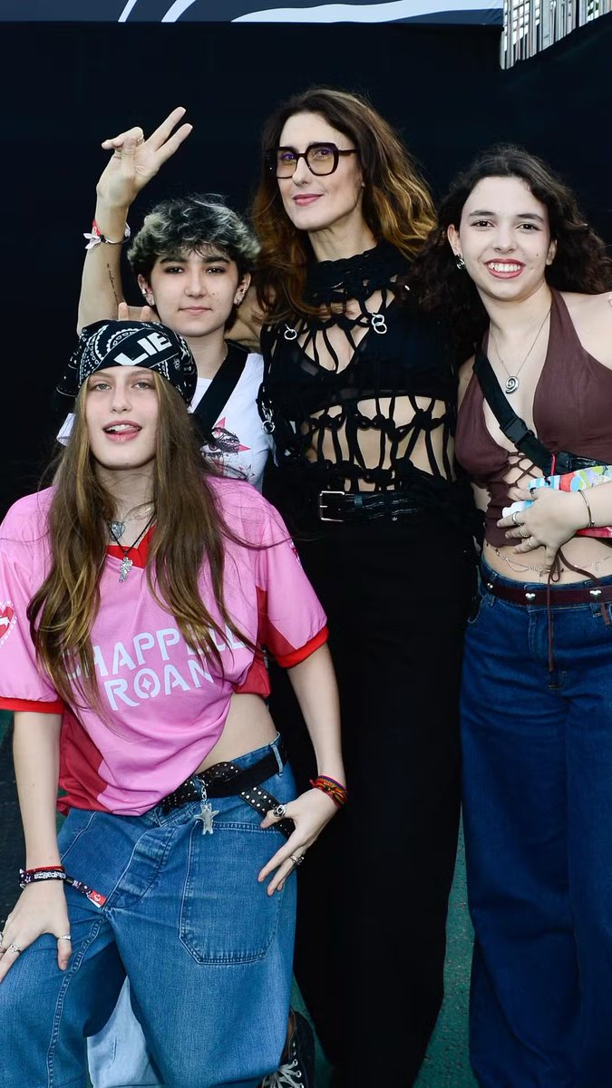 carollyna♡🥂 tweet media