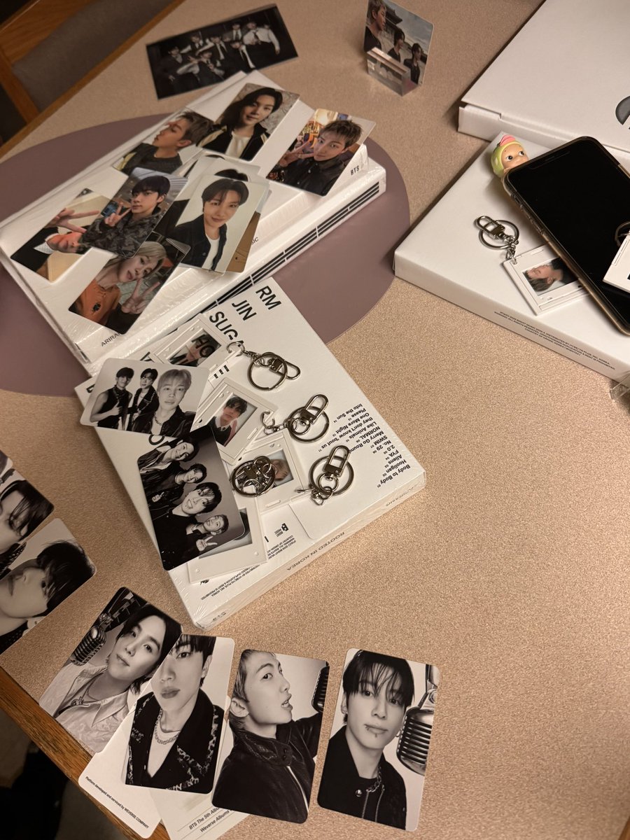 litzy⁷ is seeing bts ⭐️ tweet media