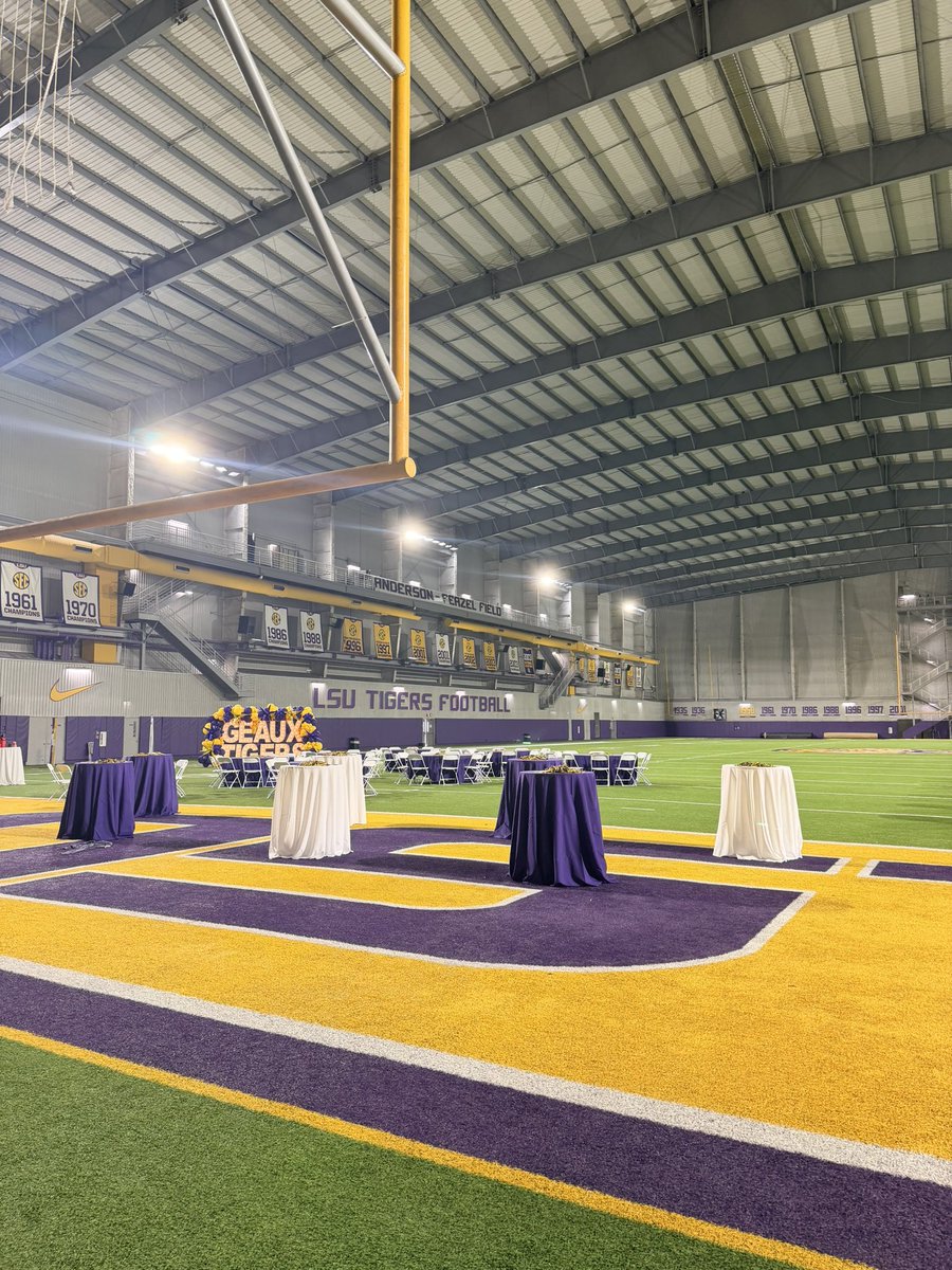 RCrawford4316's tweet photo. Baton Rouge📍#GeauxTigers @samspiegs @247Hudson @JeritRoser @LAvsAllYall @ScarboroughMike @glenwest21 https://t.co/coB163u2LS
