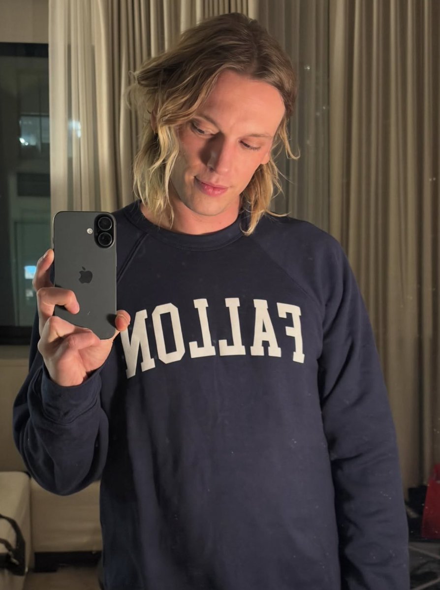 𝜗𝜚 val .. 🐨 tweet media