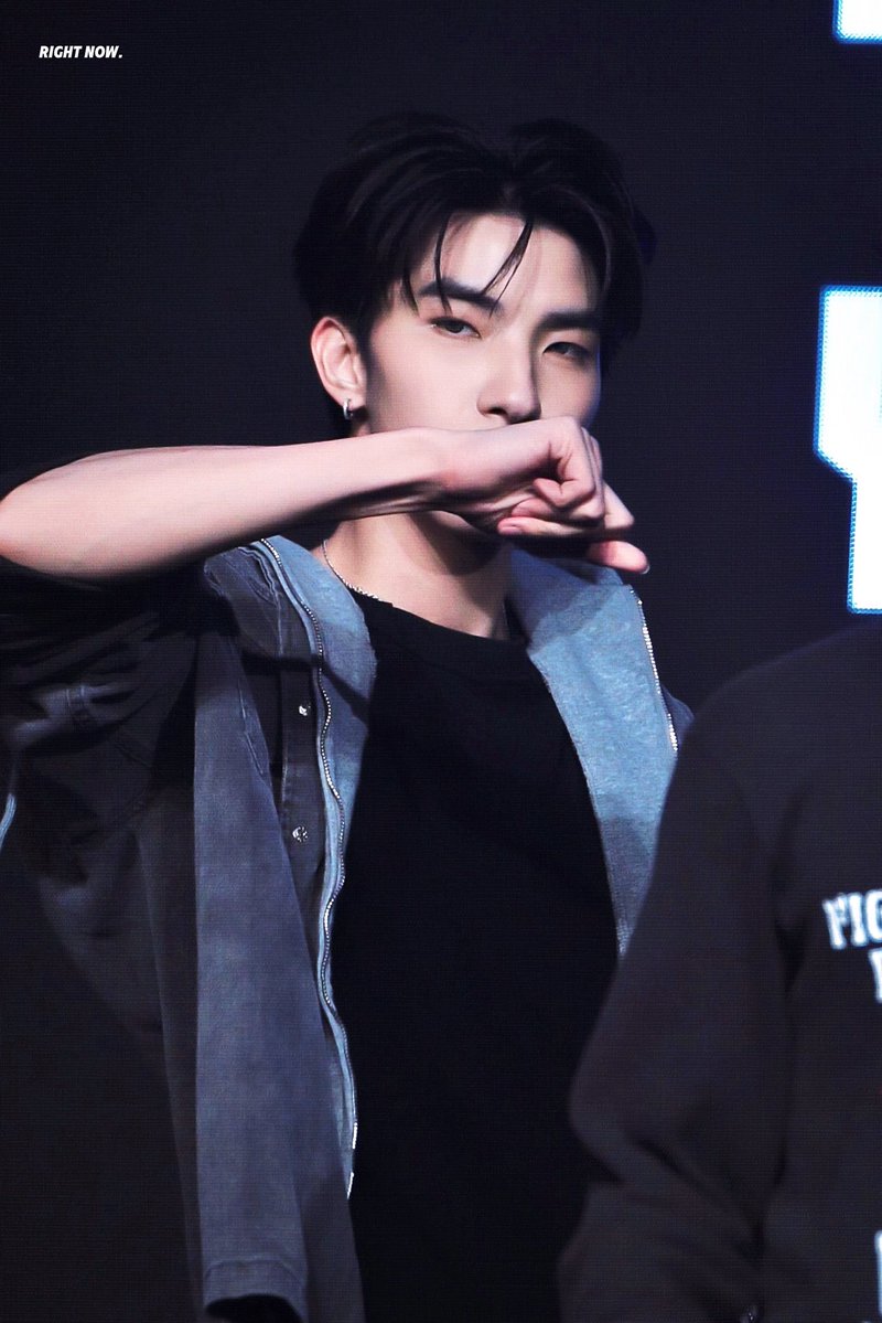 RIGHT NOW. tweet media