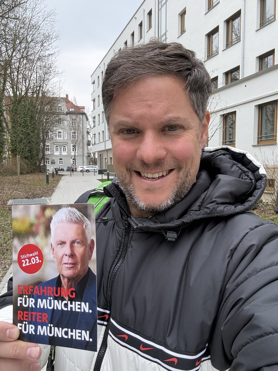 Lutz_Markus's tweet photo. Erst #Wahlkampf mit #DieterReiter von der @SPDmuenchensued in #Sendling, dann Hochamt der #Demokratie bei der OB-#Stichwahl in #München. #Wahl #Bayern #Kommunalwahl  #SPD #obstichwahl https://t.co/YEeXbeZmHP