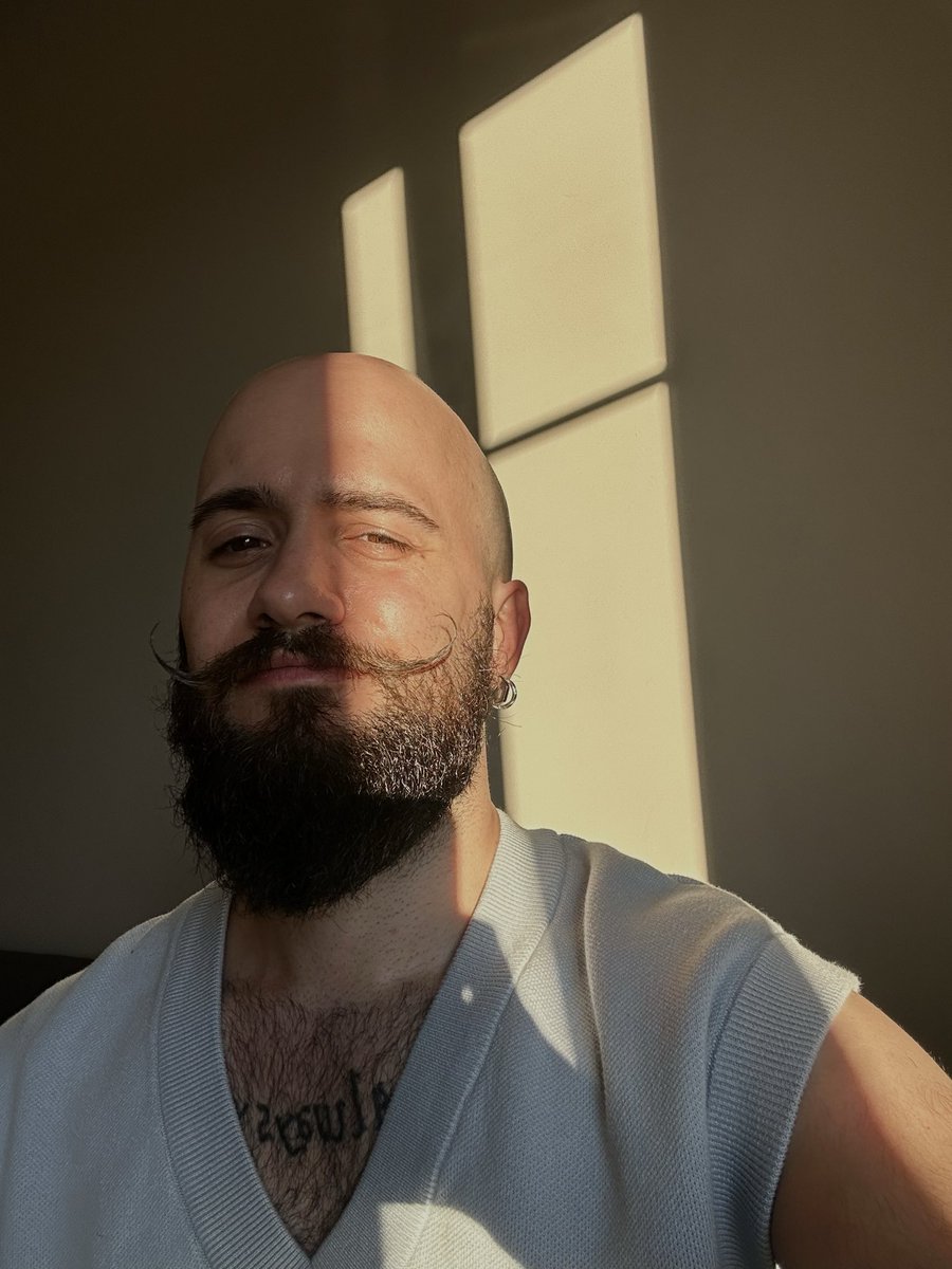 Mister moustache 👨🏻 tweet media