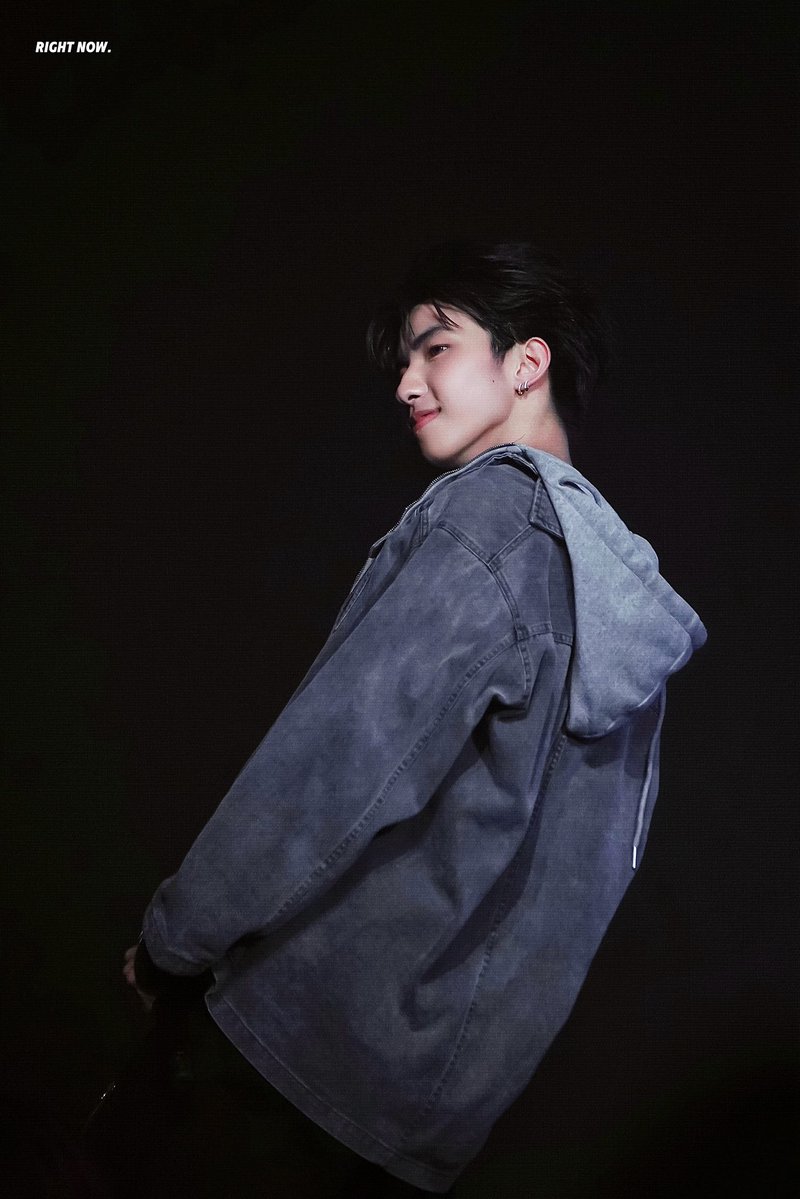 RIGHT NOW. tweet media