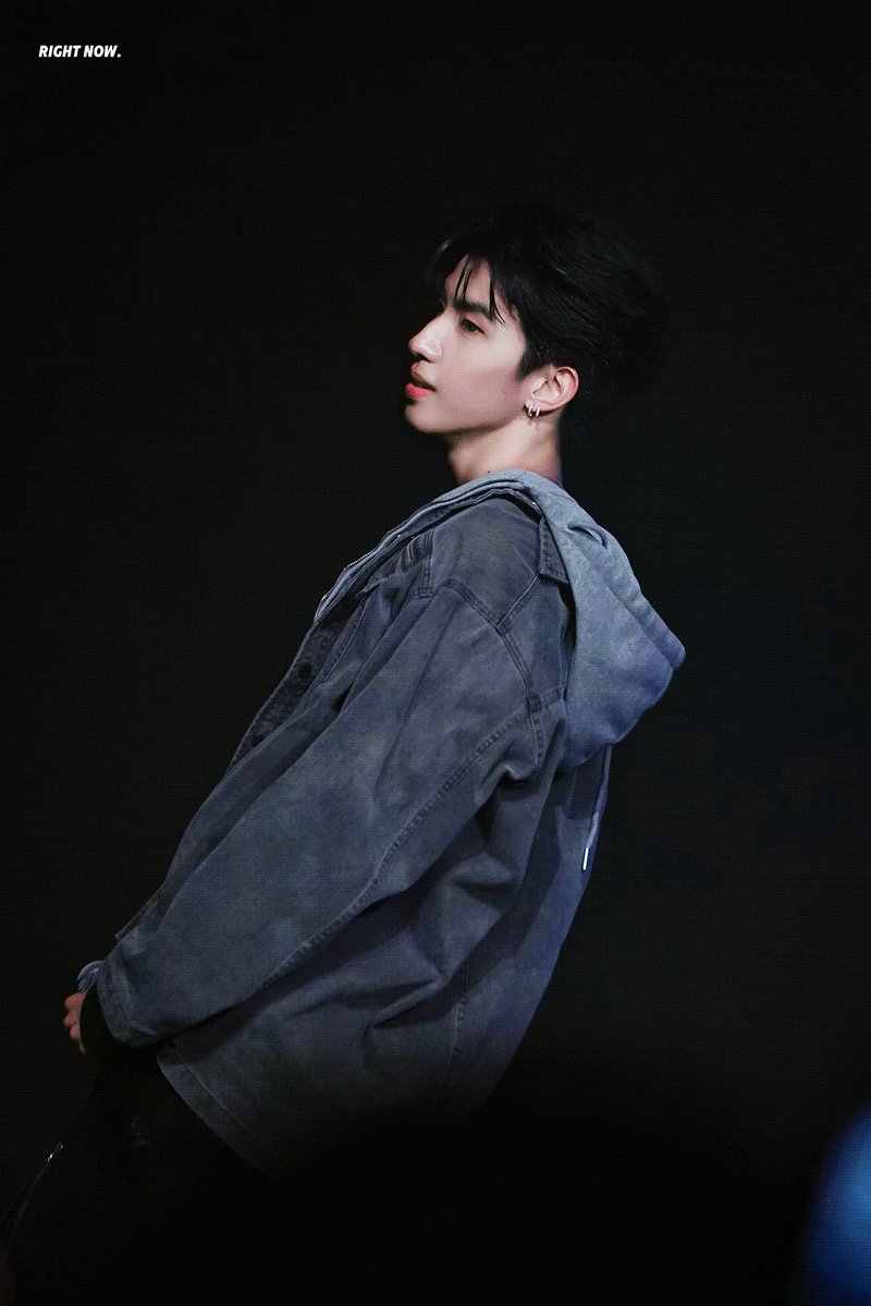 RIGHT NOW. tweet media