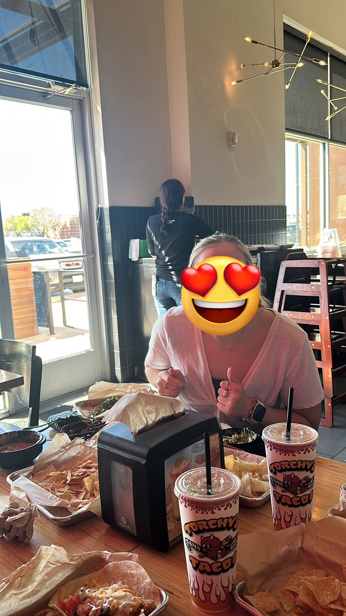 RedRaiderJeff's tweet image. Back at lunch at least I convinced her to go to a place with TVs I can see at the bar. #Makingprogress