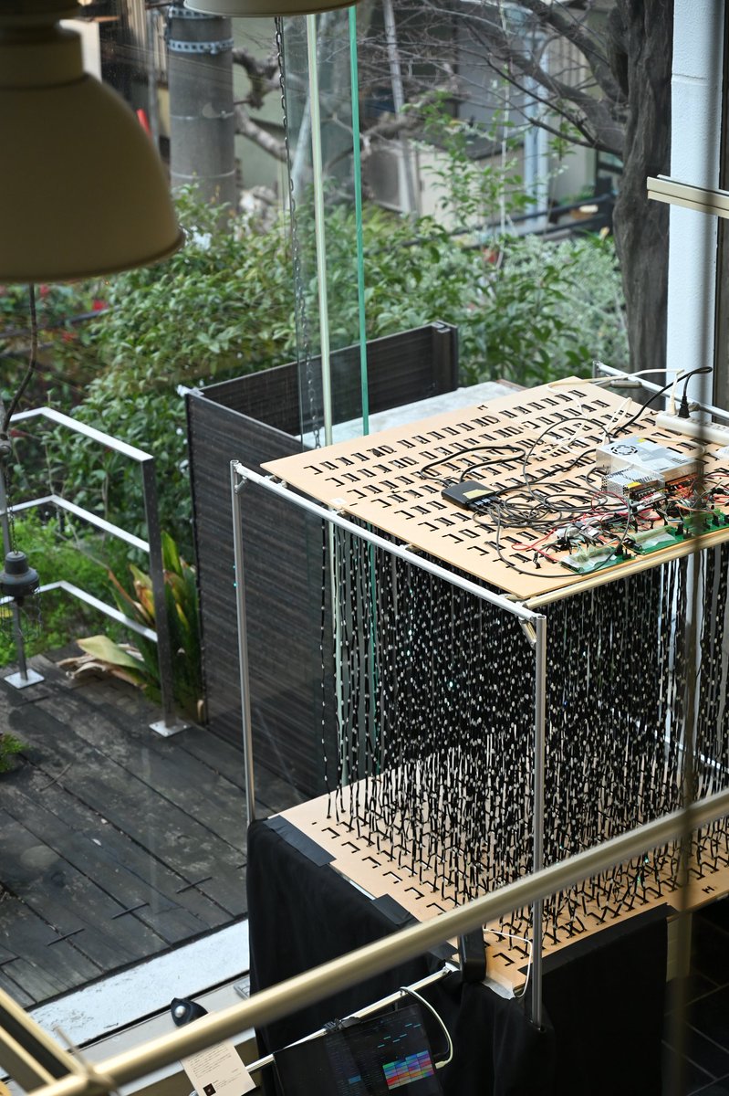 Dolphiiiin_'s tweet photo. 中庭での2日間の展示、体験いただいた皆様ありがとうございました

工業高校、CGを勉強した専門学校の学生生活を締めくくる、プロジェクトとなりました。
今後もアップデートを値づけていきます。 https://t.co/Lmt3CnrMKD