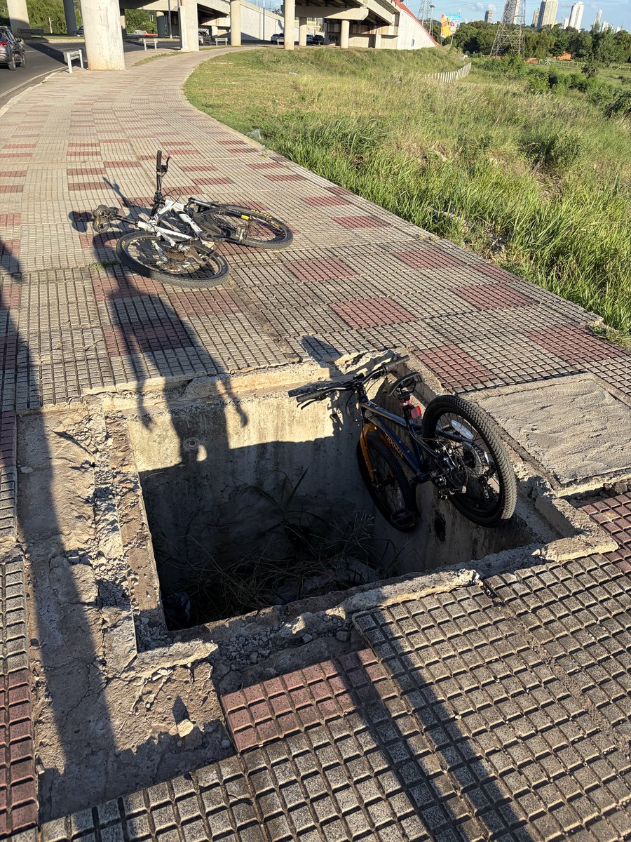 John McClane Di Tore tweet media