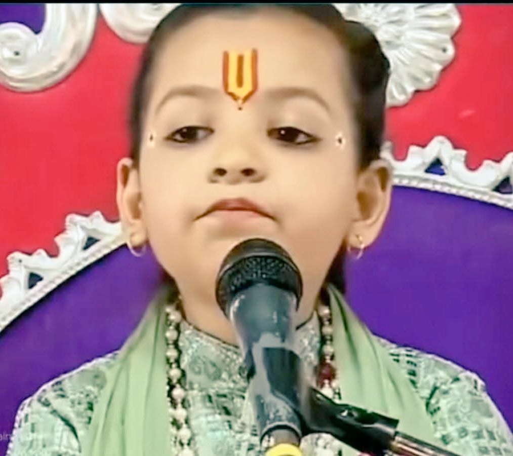 महाराज अभिनव अरोड़ा का कैरियर खतरे में है क्योंकि अब इनसे भी छोटी उम्र की एक लड़की राधे राधे करने आ गई है।

अभिनव अरोड़ा राधे राधे करके बहुत जल्दी ही प्रसिद्ध हो गए थे।

ये लड़की भी इन्हीं के मार्ग पर निकल चुकी है जबसे महाराज अभिनव अरोड़ा को इसकी जानकारी हुई तबसे...See more