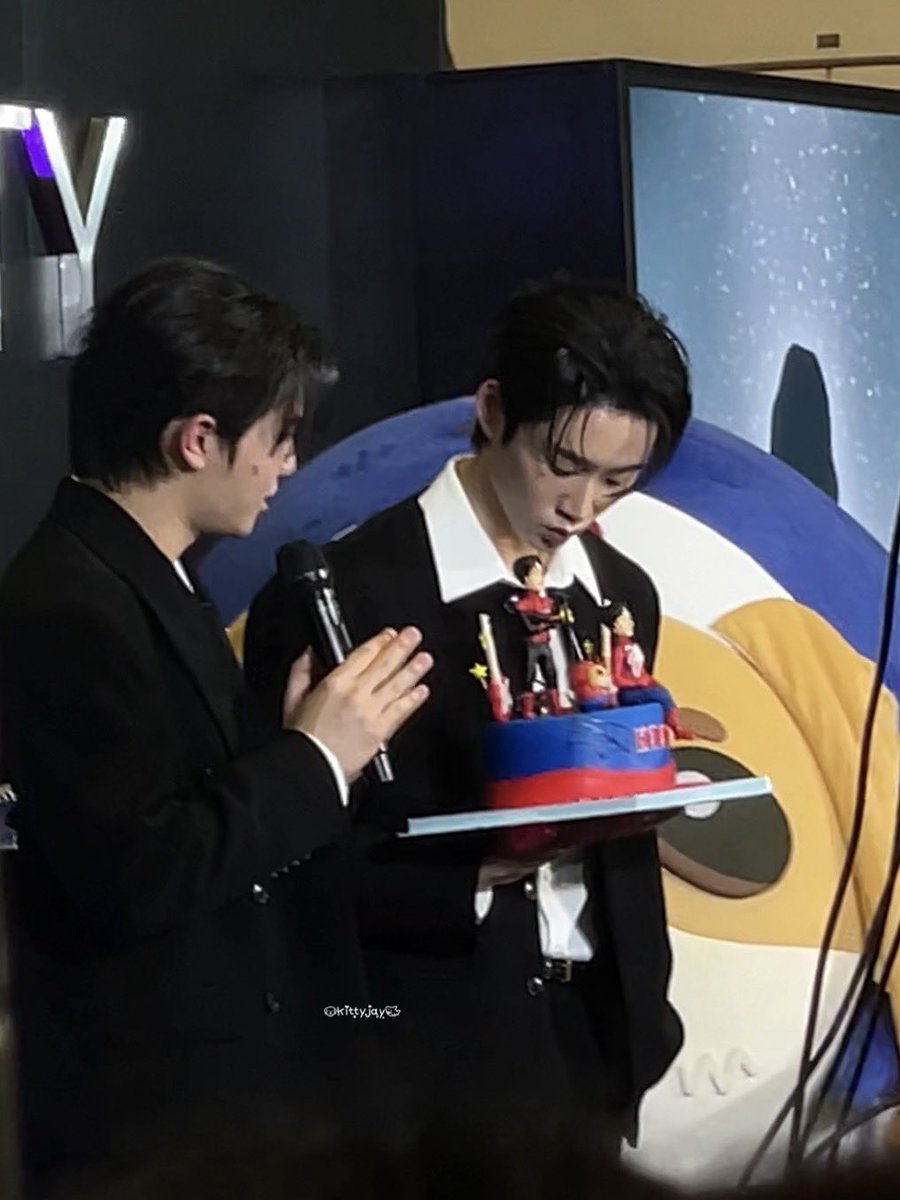 j ྀི tweet media