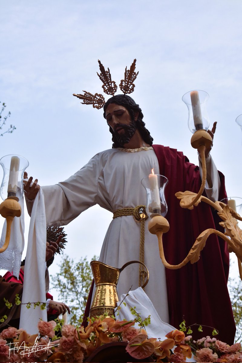 TaviMP96's tweet photo. Salida procesional de Nuestro Padre Jesús del Amor en el Misterio del Lavatorio de los Apóstoles @amor_bondad https://t.co/8BlaHX1l05