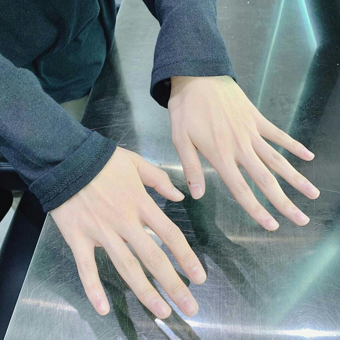 Baekhyun’s handsome hands : a thread