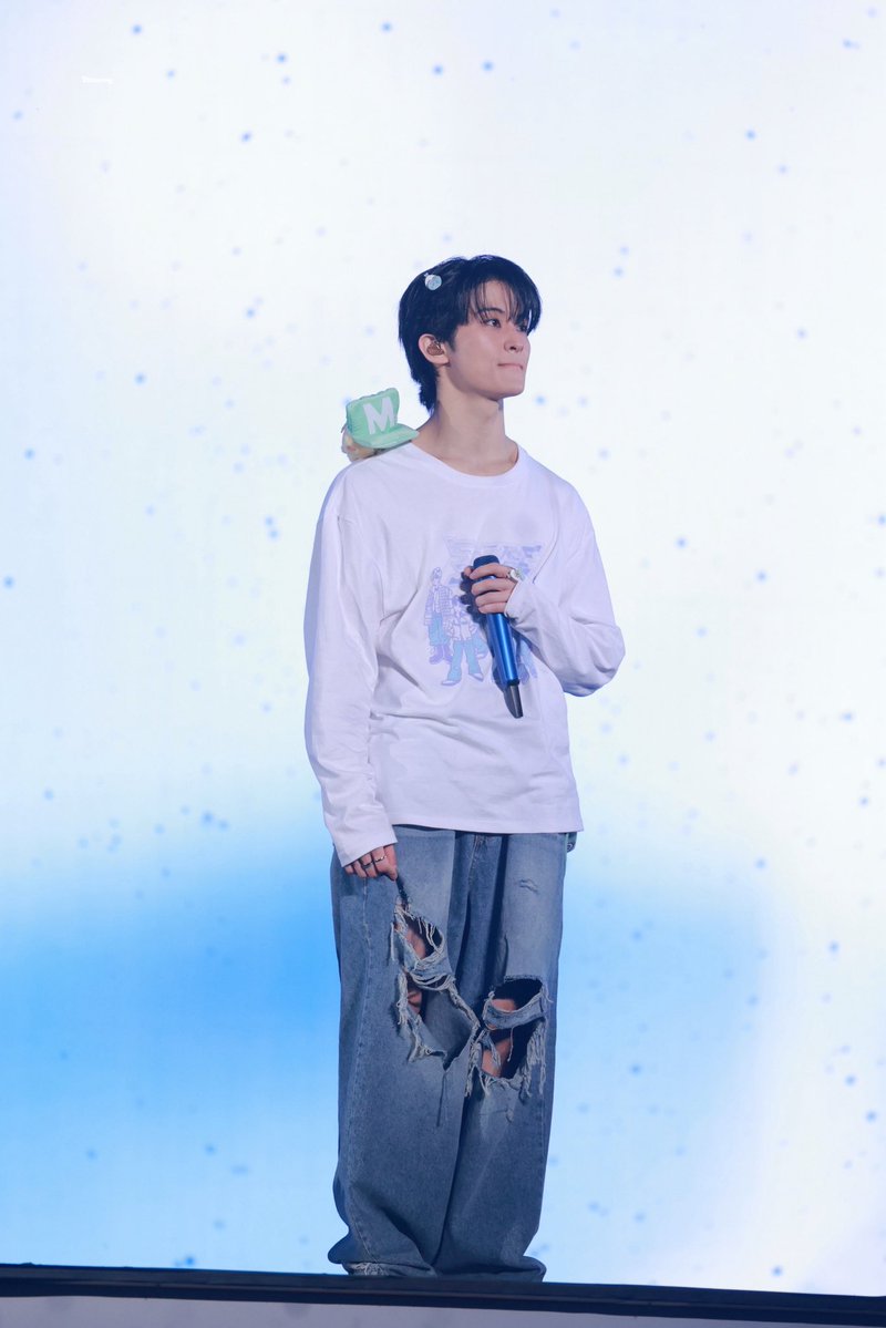 𝙂𝙡𝙞𝙩𝙩𝙚𝙧𝙞𝙣𝙜 tweet media