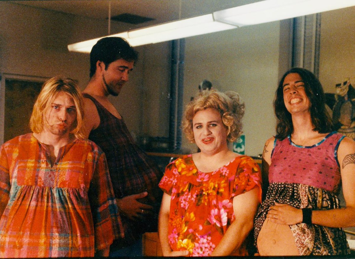 hourly kurt cobain tweet media