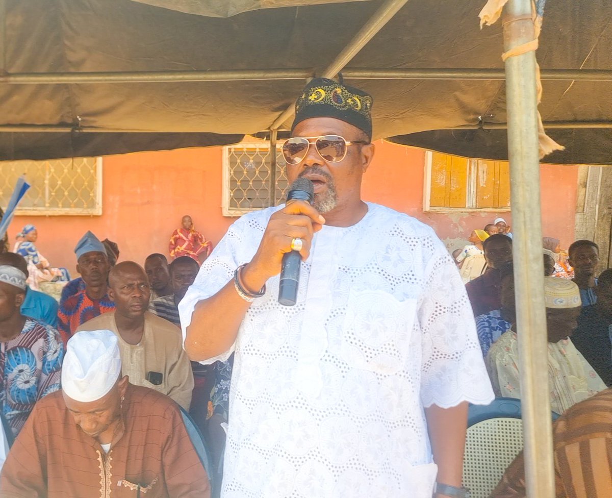 NewsBulletinNG's tweet photo. Former Ojoku Ward Councillor, Hon. Lukman Taiye Salami, aka Sokomu, delivers his remarks at the official declaration of Hon. Musa Yekeen Alabi @Musabones01 to contest for the Oke Ogun Constituency seat in the Kwara State House of Assembly under APC, Saturday, March 21, 2026 https://t.co/Md0eEX0gyU
