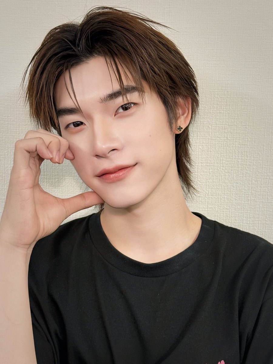 ivy ୨ৎ dwy tweet media