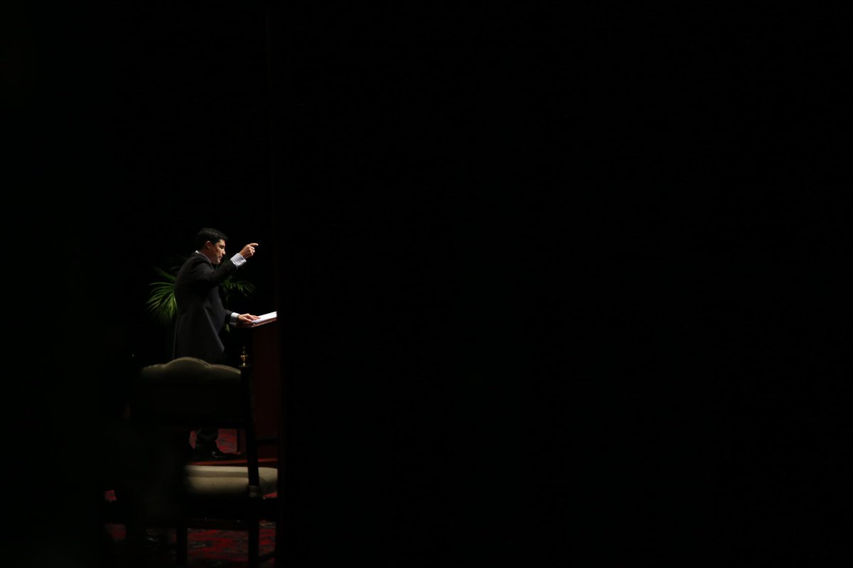 El pregonero elogia a la primera dolorosa concebida con rasgos castizos de la Semana Santa. En sus palabras, Bécquer resucita cuando pasa por la puerta de su casa natal, en Conde Barajas.

“¡Dulce Nombre de María! 
cuando pasas por la casa 
de aquel poeta andaluz 
hasta Bécquer