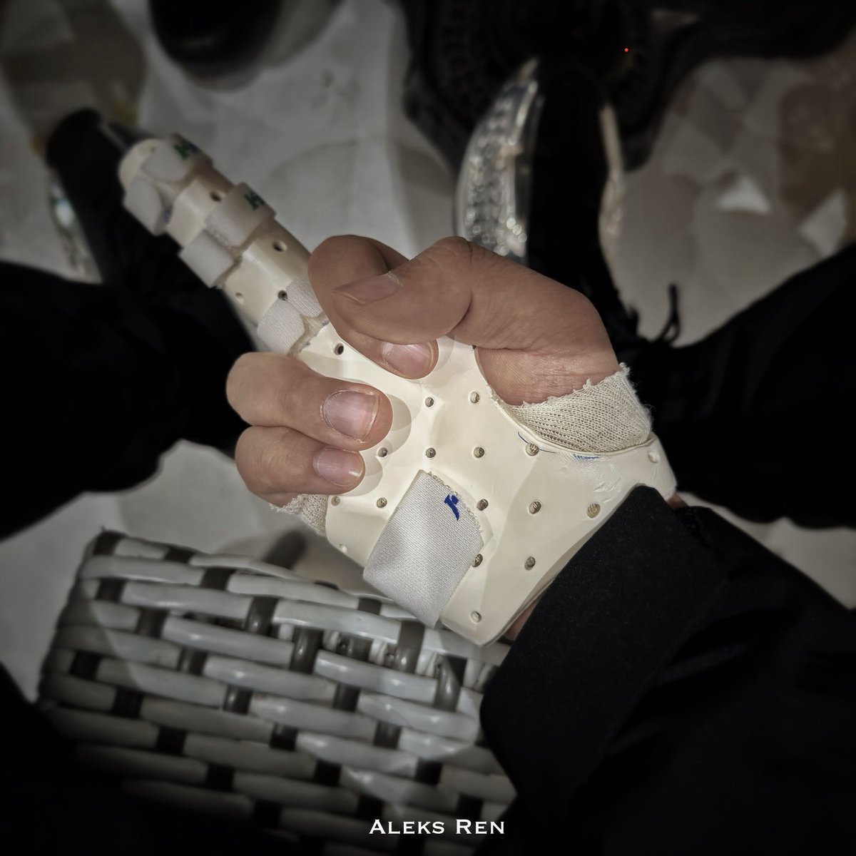 Aleks Ren tweet media