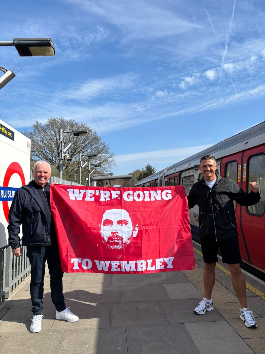 stevehiggins101's tweet photo. Cup Final Day 👊🏻🔴⚪️ COYG @Tommy_Higgins https://t.co/w99SM7cA0V