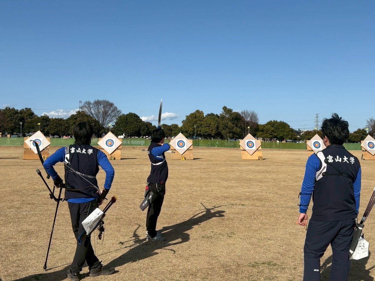 TMPU_archery's tweet photo. 後期試験で合格された皆様おめでとうございます！
⁡
富山大学アーチェリー部では入部や体験を受け付けています！アーチェリーに興味がある人も経験者も大歓迎です！
興味がある人はDMまで連絡お願いします
 #富山大学  #春から富山大学  #アーチェリー https://t.co/CkVfjWtRDT