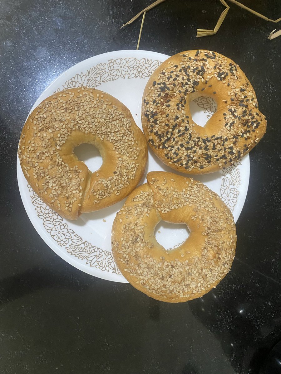 marathe's tweet image. As I do each time during my annual visits to Pune, ordered NYC style bagels from @gauripokhariyal @GTBreads . Ordered 3 sesame and 3 everything for brunch. Arrived warm, fresh, tender, and perfectly baked. 5 stars!  #Pune #पुणे #brunch #LifeIsGood #Bagels