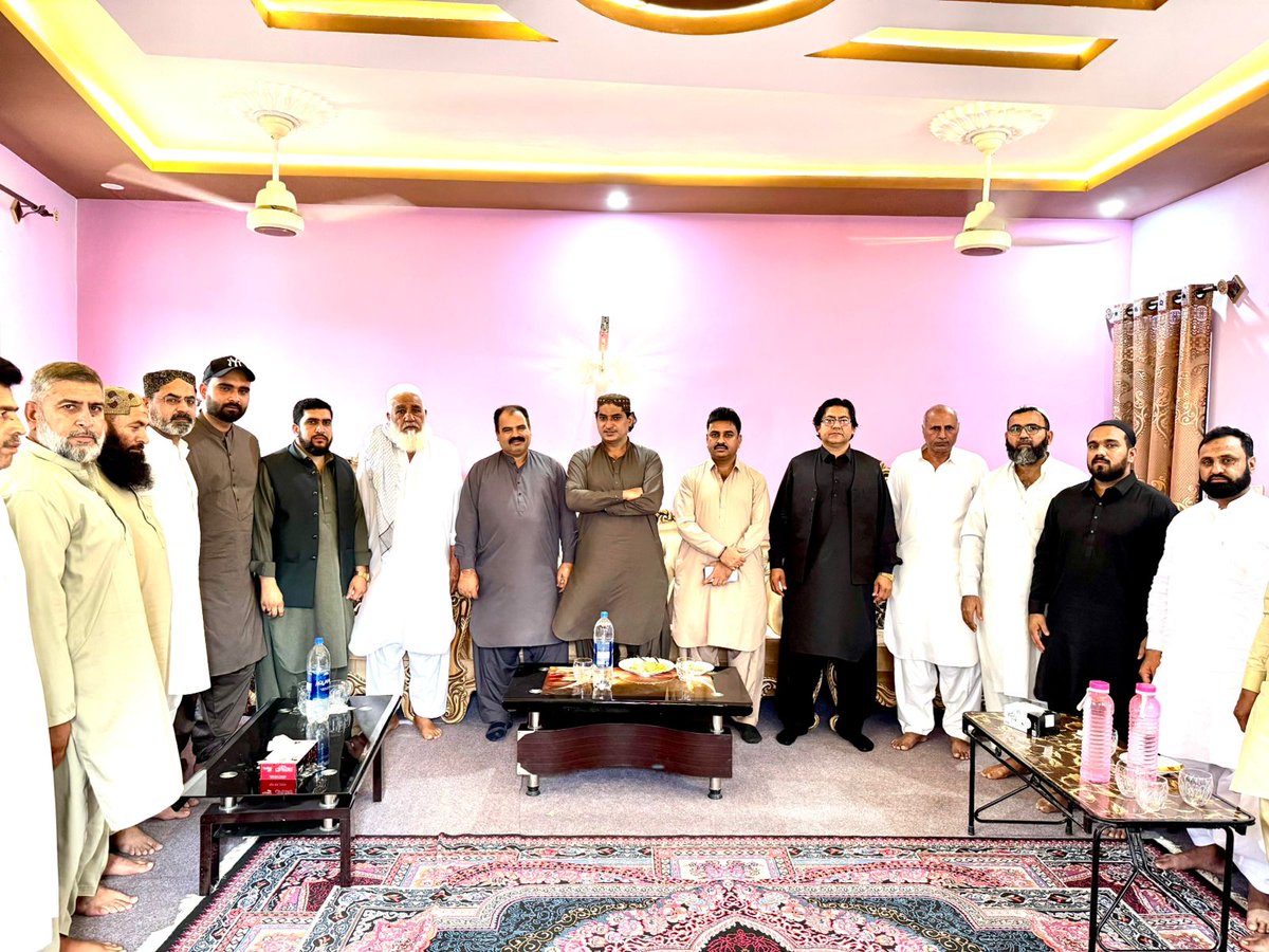 RashidKhaskhele's tweet photo. #پاکستان_پیپلز_پارٹی 
چئیرمین صفورہ ٹاؤن راشد خاصخیلی جنرل کونسلر وارڈ 1 پرویز راجپر کے ہمراہ محمد خان  گوٹھ میں قبائلی عمائدین 
سردار جاوید، اسلم لالا، نجیب ماما، شوکت منہاس، نظام الدین، ممتاز خان، یوسف قریشی ٹاؤن کونسلر سردار عدنان جاوید سے عید کے دوسرے دن ملاقات کی 
#ٹاؤن_میونسپل_کارپوریشن_صفوراں