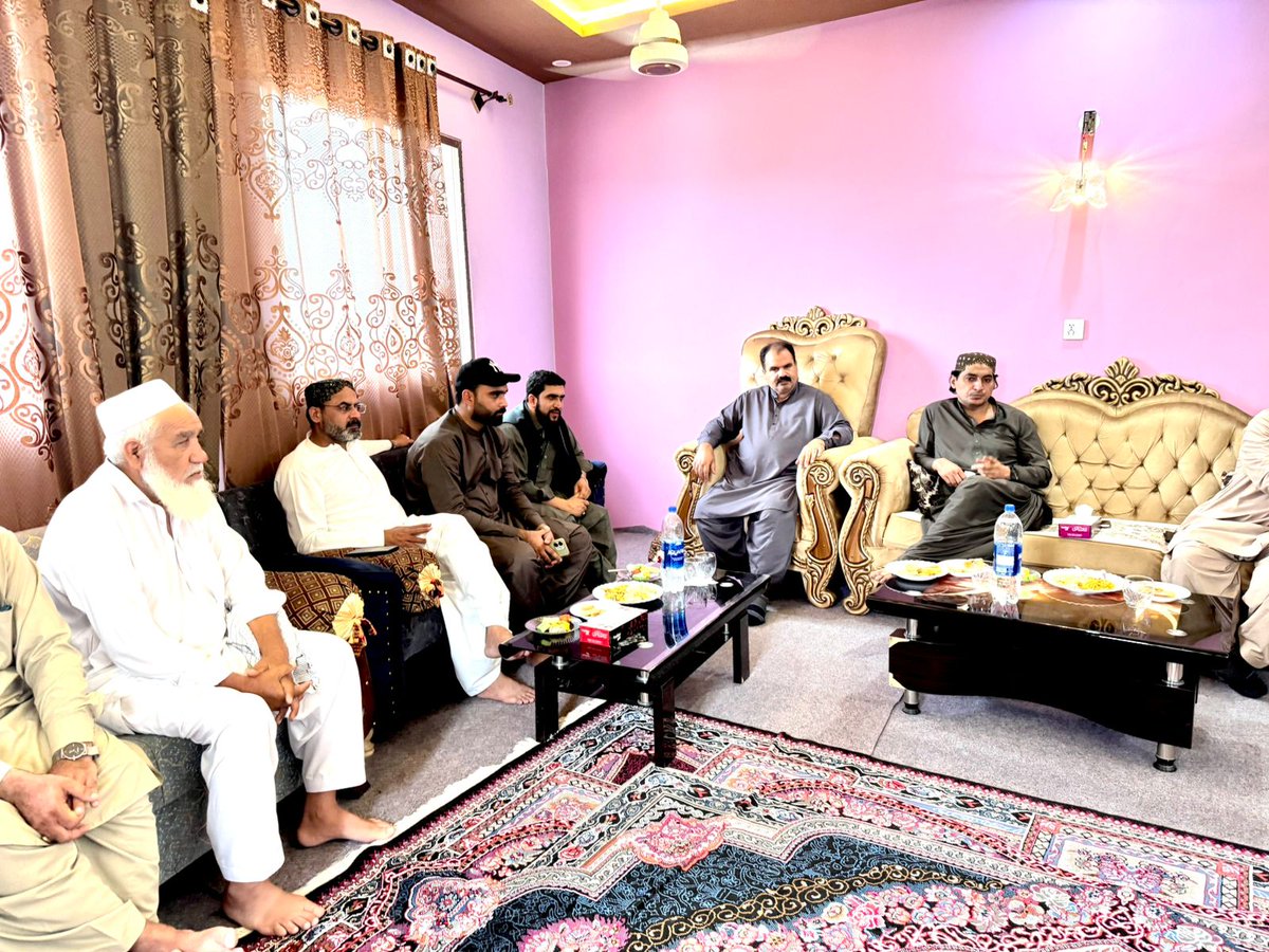 RashidKhaskhele's tweet photo. #پاکستان_پیپلز_پارٹی 
چئیرمین صفورہ ٹاؤن راشد خاصخیلی جنرل کونسلر وارڈ 1 پرویز راجپر کے ہمراہ محمد خان  گوٹھ میں قبائلی عمائدین 
سردار جاوید، اسلم لالا، نجیب ماما، شوکت منہاس، نظام الدین، ممتاز خان، یوسف قریشی ٹاؤن کونسلر سردار عدنان جاوید سے عید کے دوسرے دن ملاقات کی 
#ٹاؤن_میونسپل_کارپوریشن_صفوراں