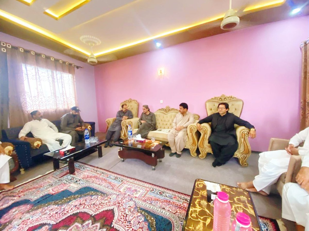 RashidKhaskhele's tweet photo. #پاکستان_پیپلز_پارٹی 
چئیرمین صفورہ ٹاؤن راشد خاصخیلی جنرل کونسلر وارڈ 1 پرویز راجپر کے ہمراہ محمد خان  گوٹھ میں قبائلی عمائدین 
سردار جاوید، اسلم لالا، نجیب ماما، شوکت منہاس، نظام الدین، ممتاز خان، یوسف قریشی ٹاؤن کونسلر سردار عدنان جاوید سے عید کے دوسرے دن ملاقات کی 
#ٹاؤن_میونسپل_کارپوریشن_صفوراں