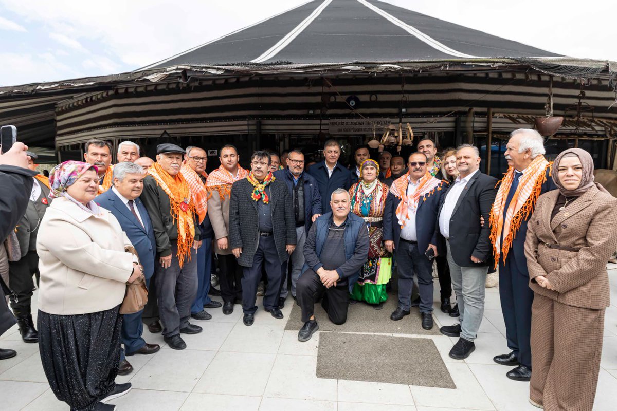 drcemiltugay's tweet photo. Yörük ve Türkmen Obası'nda yurttaşlarımızla çifte bayram coşkusunu paylaştık; hem Nevruz hem de Ramazan Bayramımızı kutladık.

Milletimiz, gücünü ve büyüklüğünü kendi köklerinden alıyor. Bu yüzden özümüzü, geleneklerimizi ve göreneklerimizi daha fazla hatırlamaya ihtiyacımız var.

Kültürümüze her zaman sahip çıkacak, ortak değerlerimizi yaşatmak için birlik olmaya devam edeceğiz.