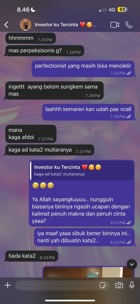 JuzzyLiciouss's tweet photo. Ya Allah laki guee.. emang bininya selalu ngirim chat ucapan dengan kalimat penuh cinta &amp; kata2 bermakna,, Lebaran kali ini blm kirim karna lg hectic banget &amp; mikir udah vcall kemaren.. ternyata ditagih dong.. 🤣🤣🤣

Gemess bangeeettt siiihhh.. pengen geret ke kasur.. #ehh 🤪 https://t.co/kUEdB2h5Sn