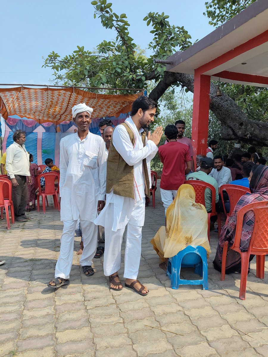 Adityajjd's tweet photo. चंद्रशेखर, सुखदेव, भगत सिंह गांधी के संदेश से आगे ।

उनके सपनों की दुनिया अधूरी, अभी तो भारत देश के आगे।✉️✨ https://t.co/sCldNr7Bhp