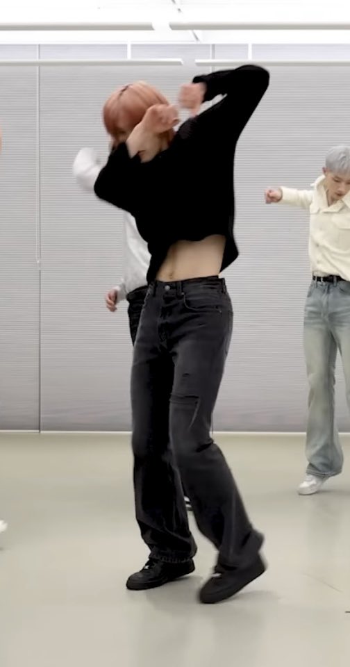 kiara ૮ ․ ․ ྀིა is UNIQUE tweet media