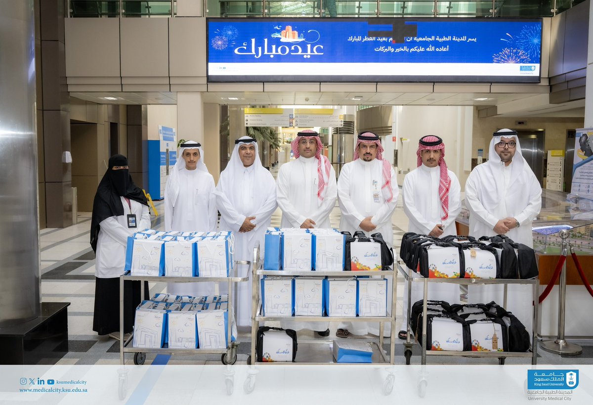بالتعاون مع قسم الخدمة الاجتماعية في #المدينة_الطبية_الجامعية بجامعة الملك سعود منسوبو شركة #سابك <a href="/SABIC_MEA/">سابك</a> يشاركون المرضى المنومين في مستشفى الملك خالد الجامعي 
فرحة #عيد_الفطر ويقدمون الهدايا لهم بهذه المناسبة.