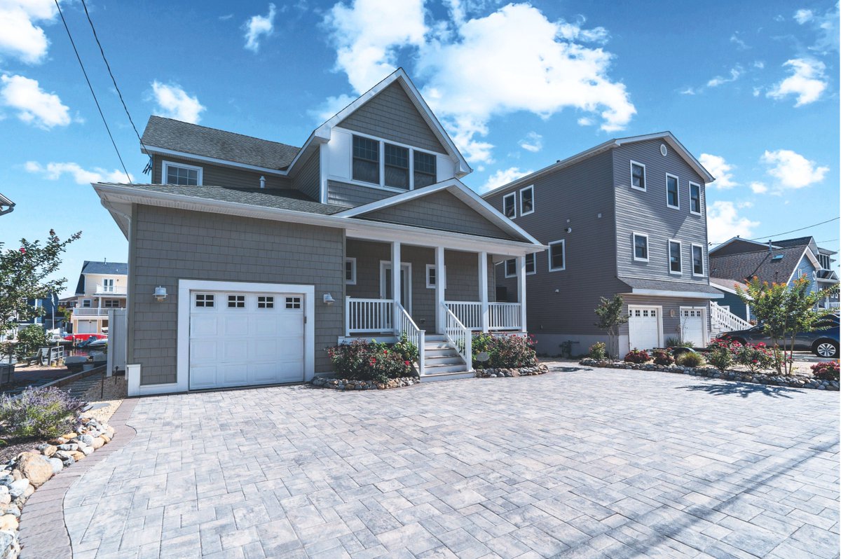 NicolockPaving's tweet image. If you could upgrade one outdoor feature this year, what would it be — patio, driveway, fire pit, or walkway?

#BackyardDreams #OutdoorProjects #DesignIdeas #HomeInspo