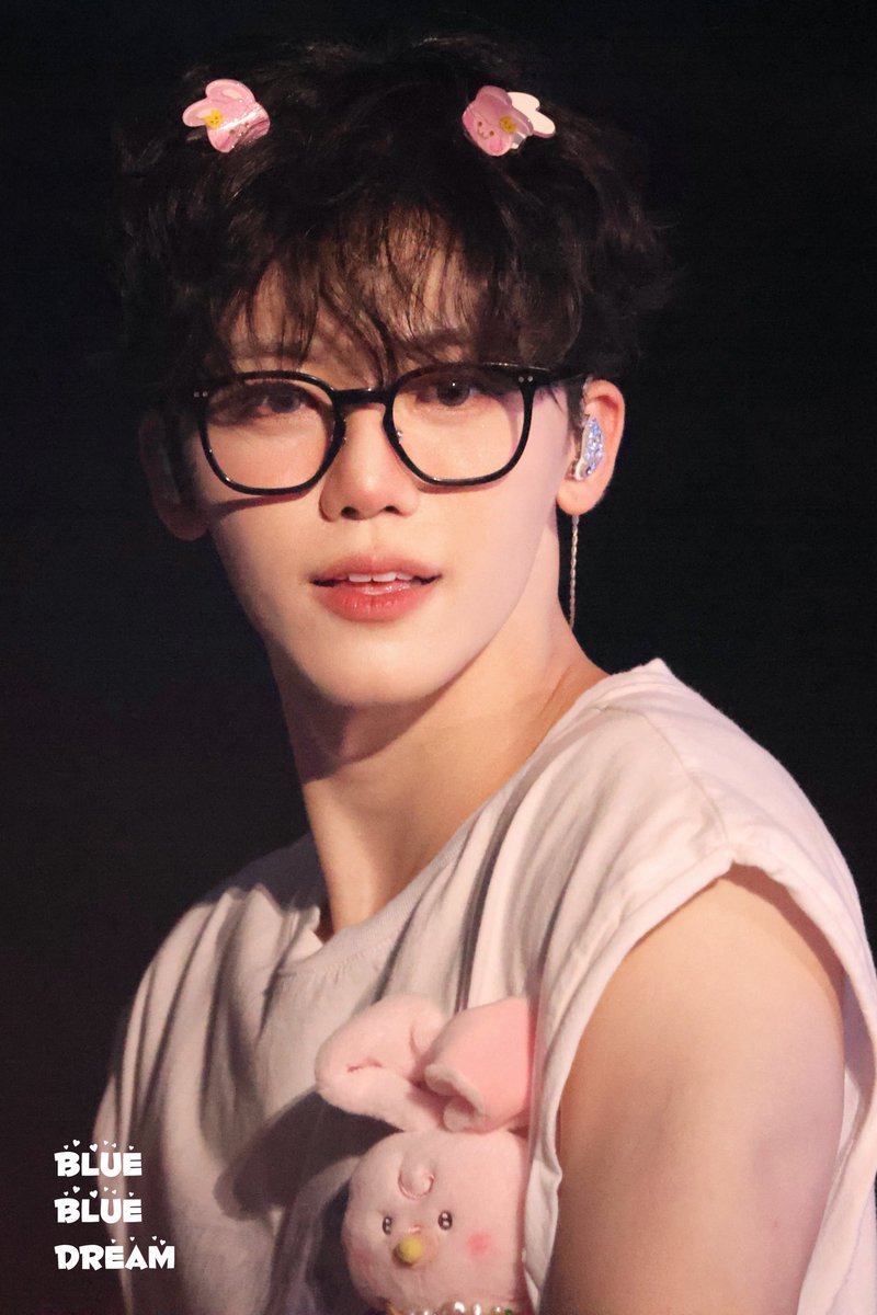 𝐁𝐋𝐔𝐄 tweet media