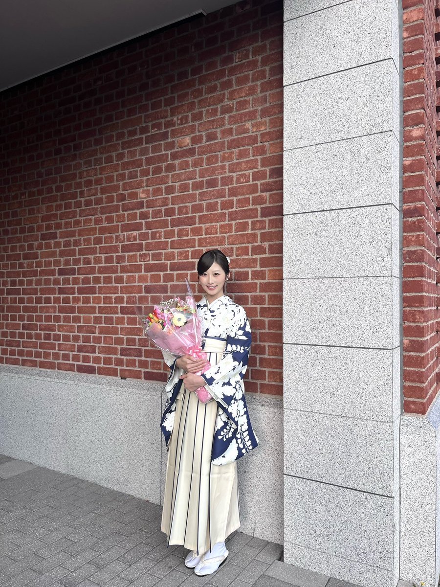 ___kkk___nnn's tweet photo. 大学卒業🎓💐 https://t.co/c9AiaiWw5d