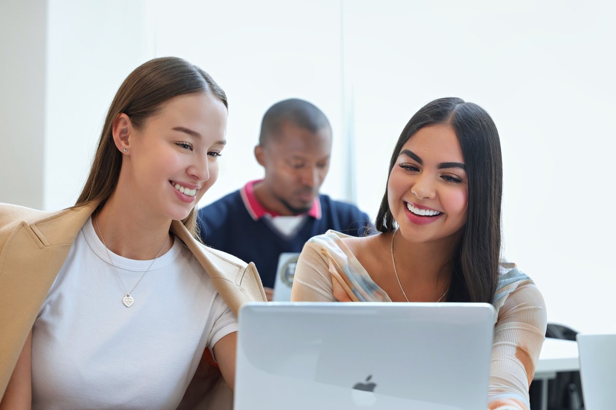 University of Niagara Falls Canada tweet media