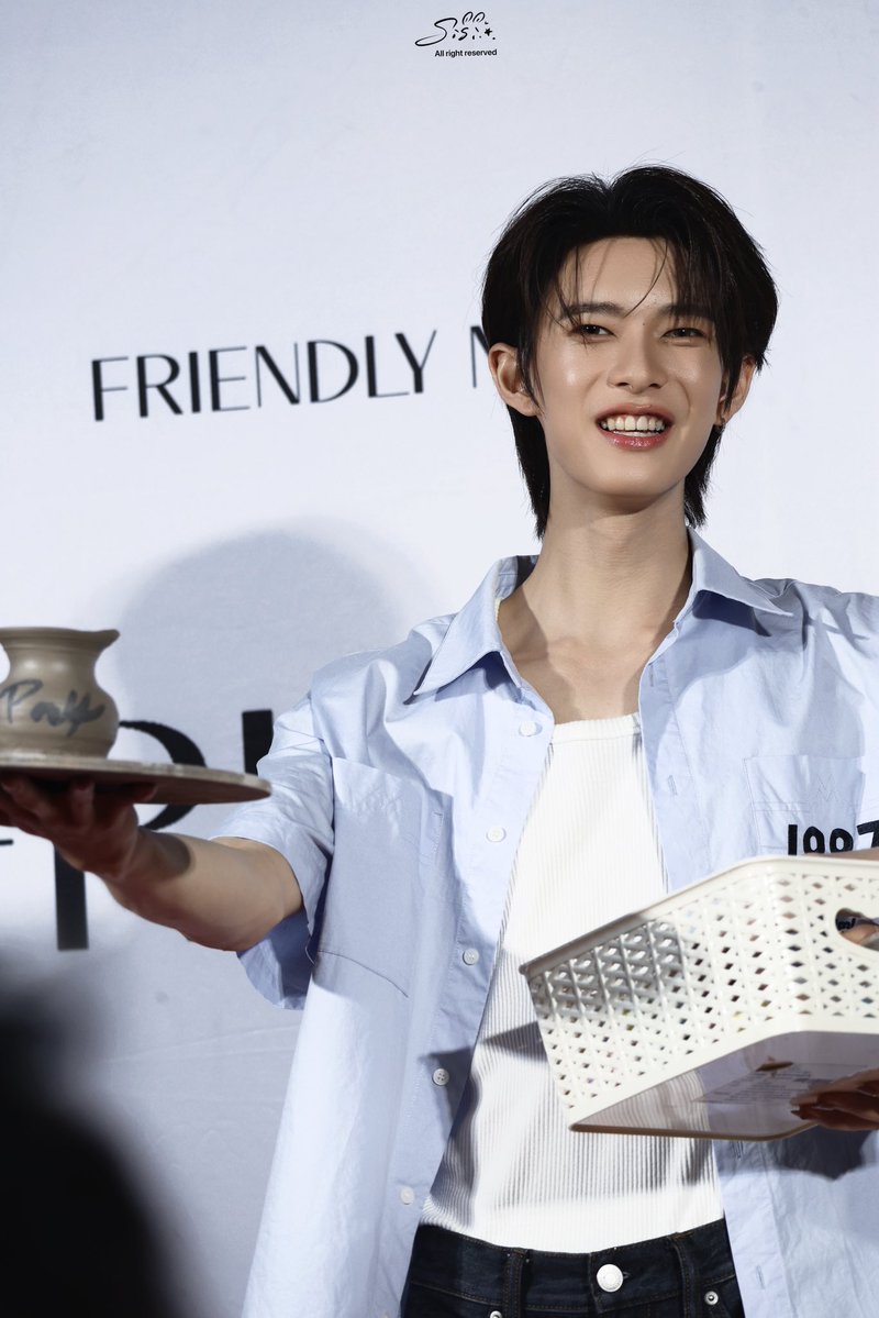 sisi ✩ tweet media