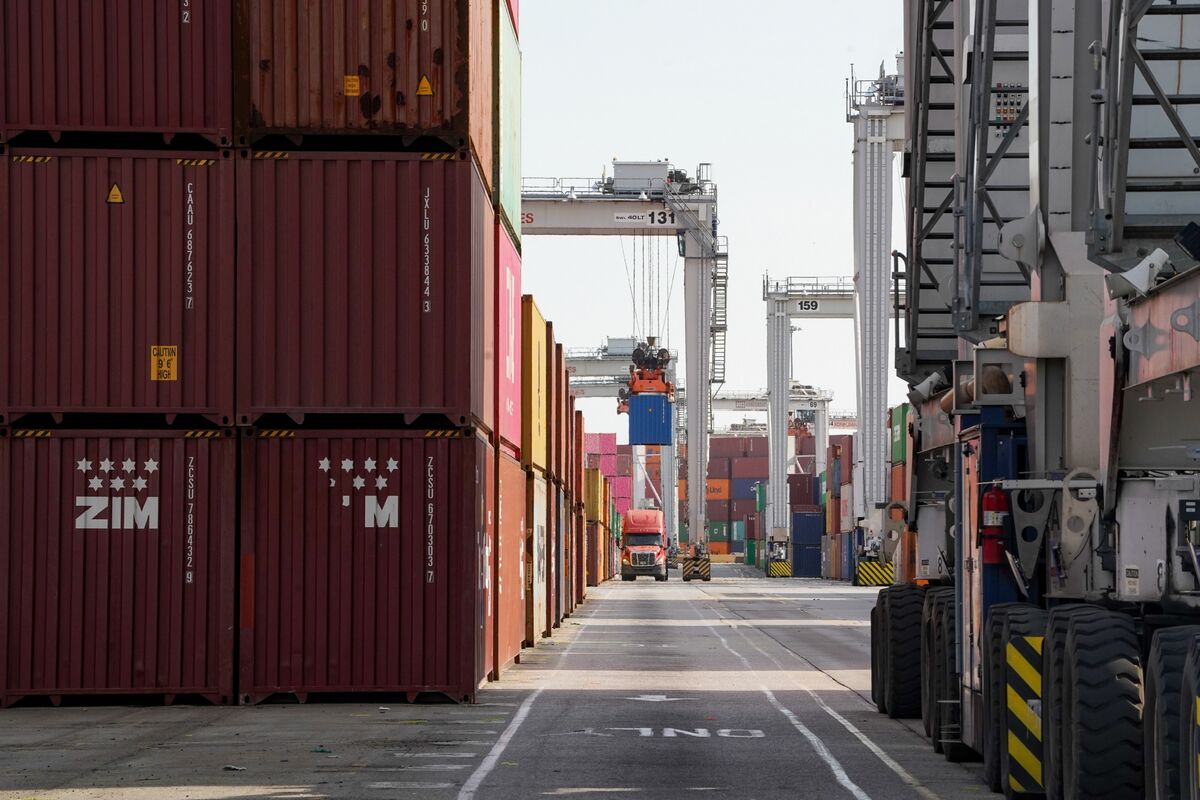 The effective closure of the Strait of Hormuz is intensifying pressure on the U.S. and major energy importers, forcing urgent efforts to secure alternative supply routes and stabilize fuel markets. 

$USO $CL_F $XOM $CVX $UNG